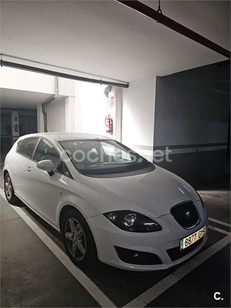 Używany Seat Leon Reference 105 KM (77 kW) 2010 Biały Hatchback