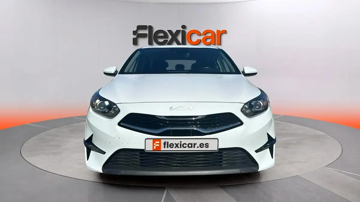 Usado Kia Ceed 136 CV (100 kW) 2023 Blanco Utilitario