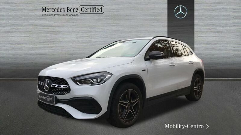Digital white metallic paint Usado 2020 Mercedes GLA250 AMG line SUV | 38.900 € (Un poco caro) - Imagen 1/4