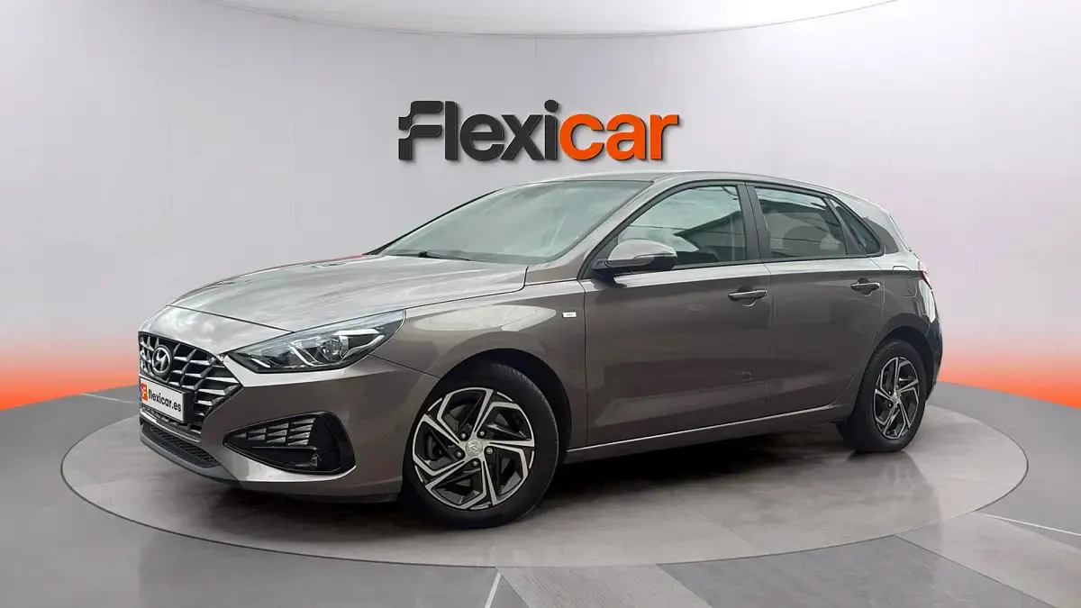Usado Hyundai i30 120 CV (88 kW) 2021 Marrón Berlina