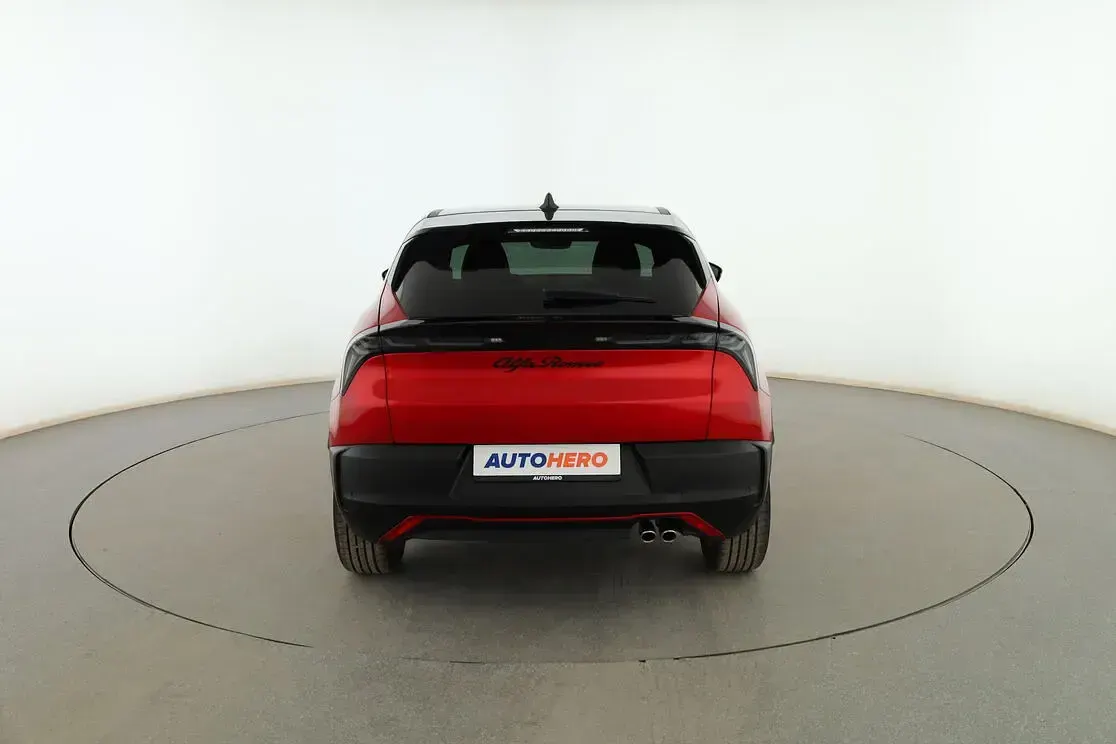 Usado Alfa Romeo Junior Edizione Speciale 136 CV (100 kW) 2025 Rojo SUV