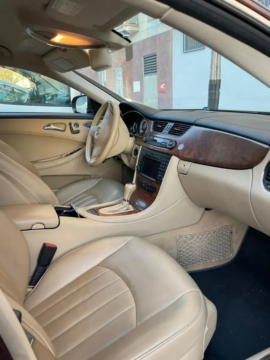 Usado Mercedes CLS500 388 CV (285 kW) 2008 Granate Coupe