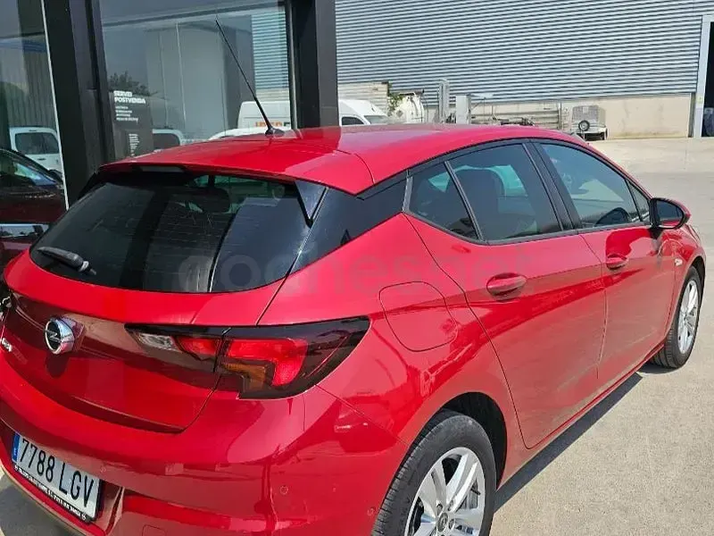 Usado Opel Astra Elegance 122 CV (89 kW) 2020 Rojo Berlina