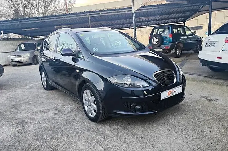 Usado Seat Altea Style 105 CV (77 kW) 2009 Negro Monovolumen