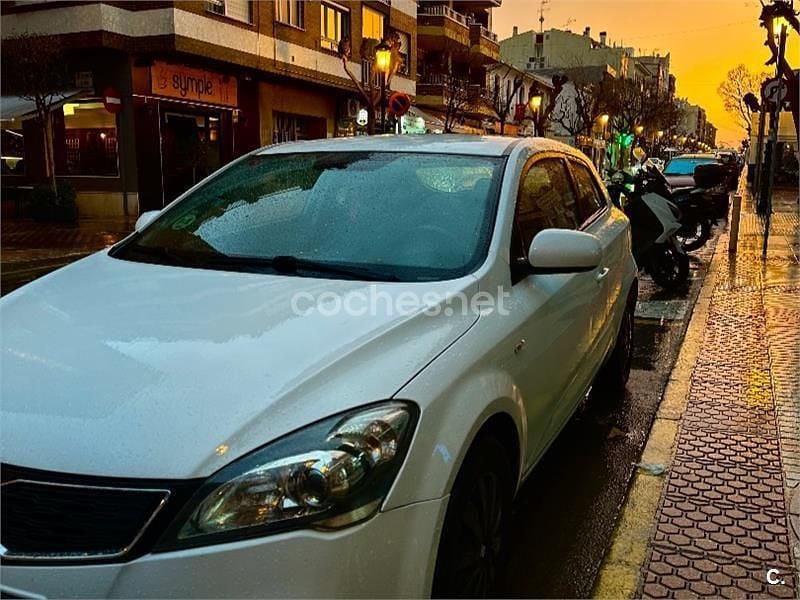 Usado Kia ProCeed 90 CV (66 kW) 2011 Blanco Berlina