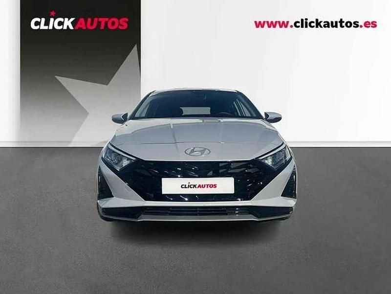 Usado Hyundai i20 101 CV (74 kW) 2025 Gris Utilitario