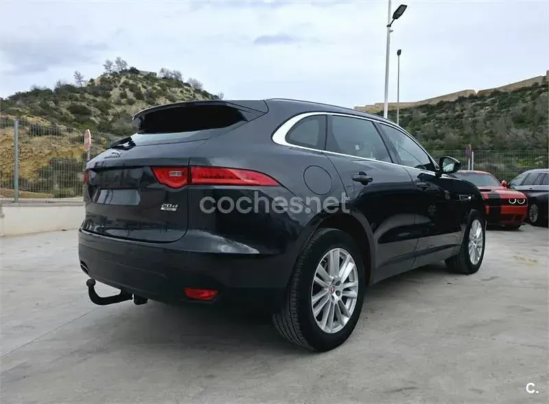Usado Jaguar F-Pace Portfolio 180 CV (132 kW) 2017 Gris / plata SUV