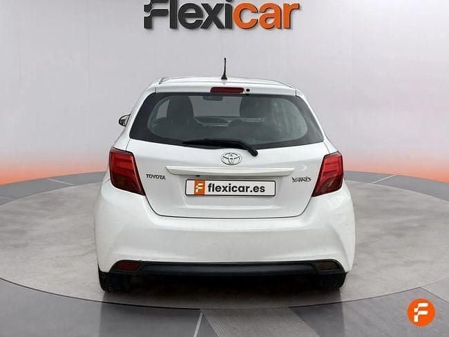 Usado Toyota Yaris Active 99 CV (72 kW) 2016 Blanco Berlina