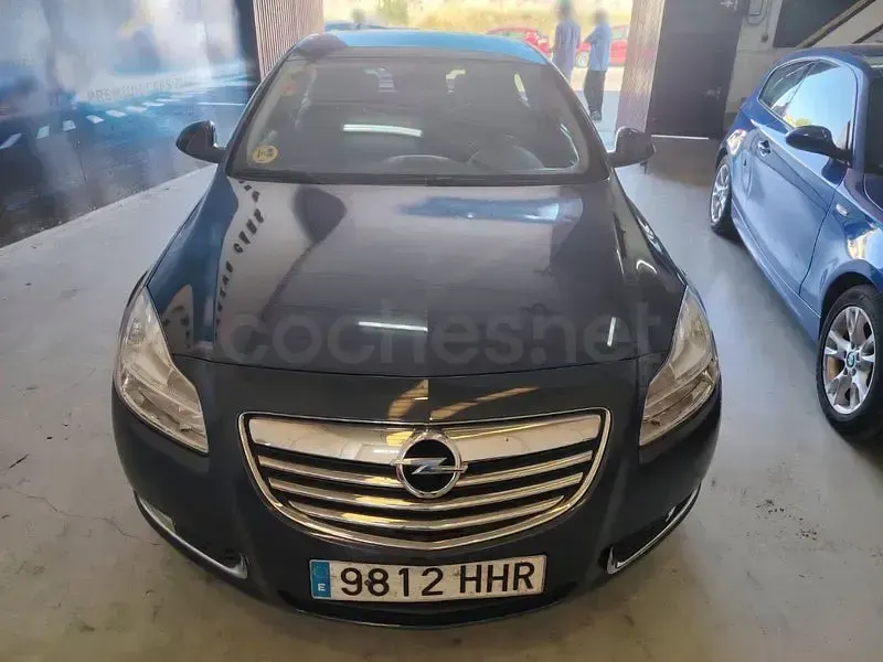 Usado Opel Insignia Edition 130 CV (95 kW) 2011 Gris / plata Berlina