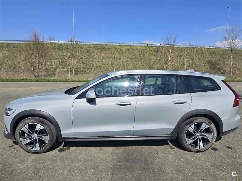 Usado Volvo V60 CC Ultimate 197 CV (144 kW) 2023 Gris / plata Familiar