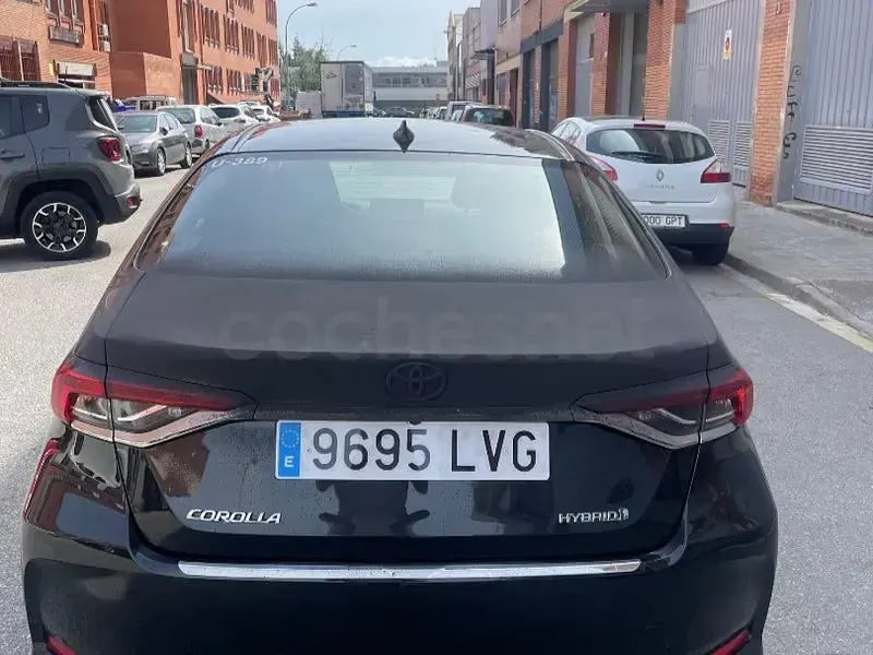 Usado Toyota Corolla Active 122 CV (89 kW) 2021 Negro Berlina