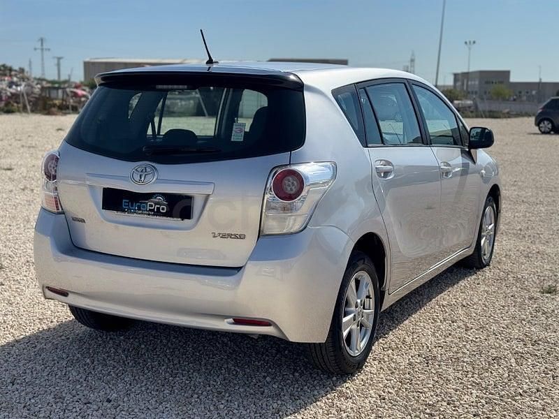 Usado Toyota Verso Active 126 CV (92 kW) 2010 Gris / plata Monovolumen