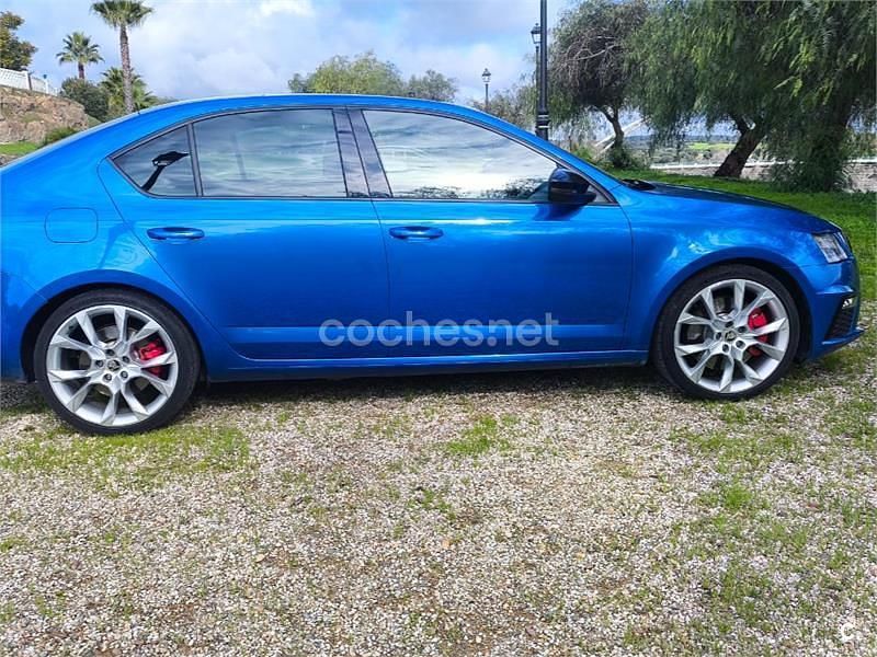 Usado Skoda Octavia RS 245 CV (180 kW) 2018 Azul Berlina