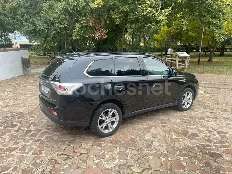 Usado Mitsubishi Outlander Motion 150 CV (110 kW) 2014 Negro SUV