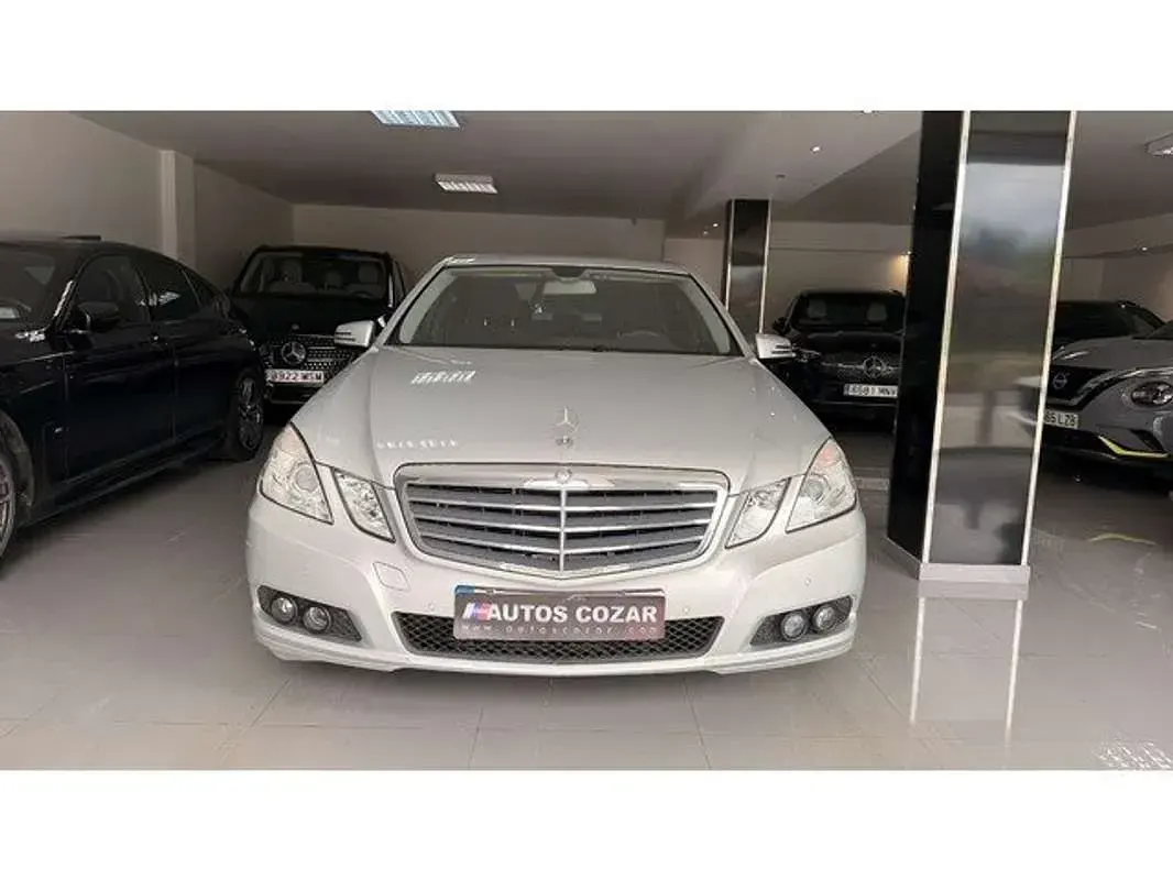 Usado Mercedes E220 170 CV (125 kW) 2010 Gris Berlina