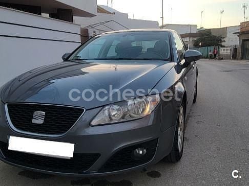 Usado Seat Exeo Ecomotive 120 CV (88 kW) 2013 Gris / plata Berlina