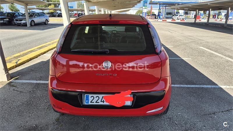 Usado Fiat Punto Easy 69 CV (50 kW) 2012 Rojo Utilitario