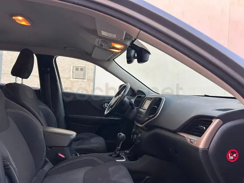 Usado Jeep Cherokee Longitude 170 CV (125 kW) 2016 Gris / plata SUV