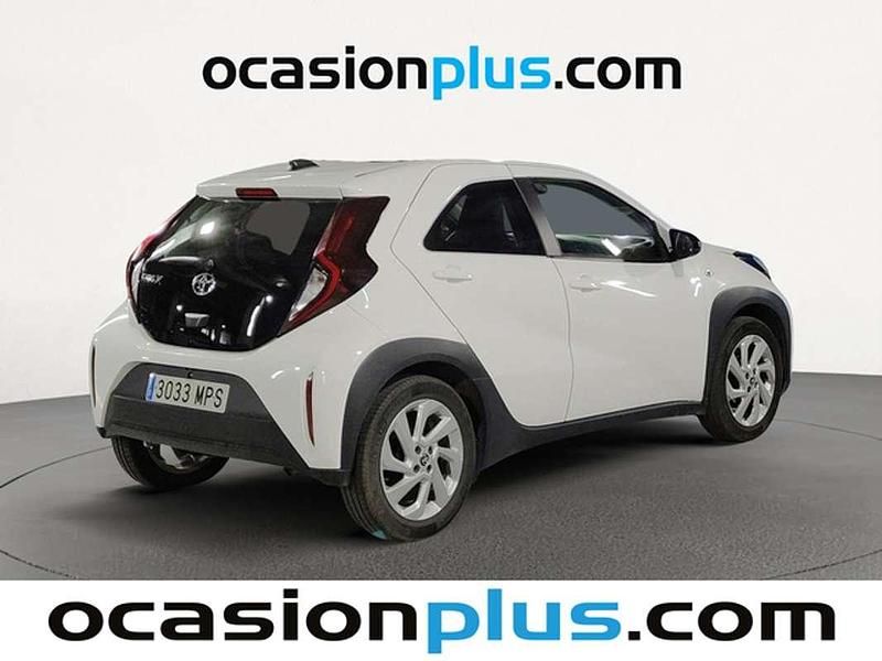 Usado Toyota Aygo Play 72 CV (52 kW) 2024 Blanco Utilitario