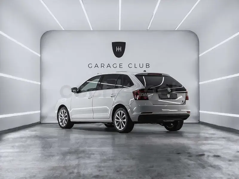 Usado Skoda Rapid 95 CV (69 kW) 2018 Blanco Utilitario