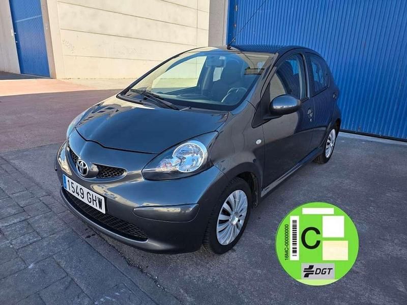 Usado Toyota Aygo 68 CV (50 kW) 2008 Azul Utilitario