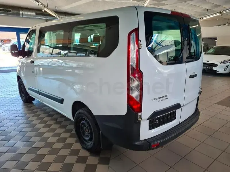 Usado Ford 300 Titanium 125 CV (91 kW) 2015 Blanco Monovolumen