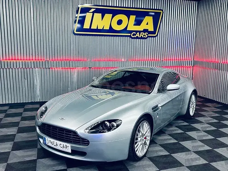 Usado Aston Martin V8 Vantage 420 CV (308 kW) 2010 Gris / plata Coupe