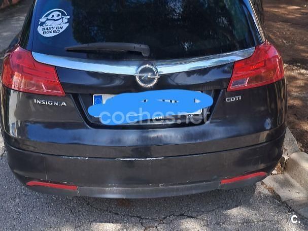 Usado Opel Insignia Cosmo 130 CV (95 kW) 2011 Negro Familiar