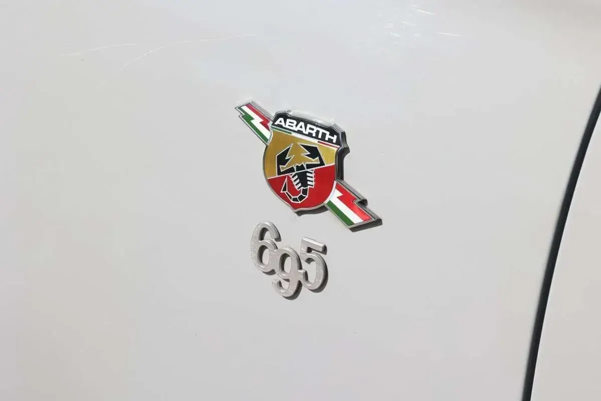 Usado Abarth 695 Esseesse 180 CV (132 kW) 2022 Gris Utilitario