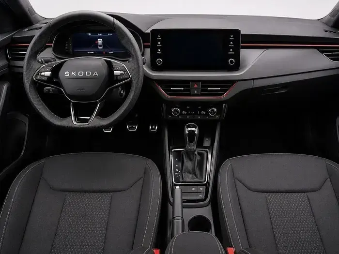 Usado Skoda Kamiq Sport 115 CV (84 kW) 2025 Rojo SUV