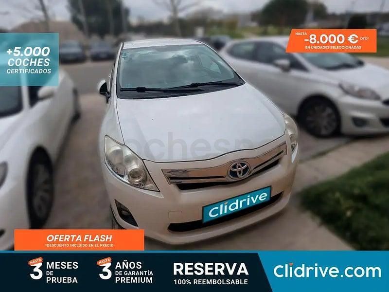 Usado Toyota Auris Hybrid Active 135 CV (99 kW) 2012 Blanco Berlina