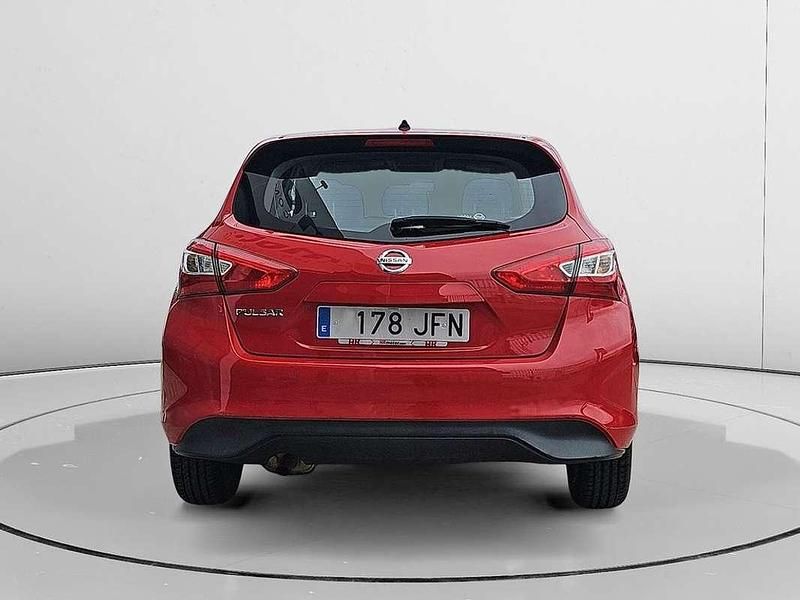 Usado Nissan Pulsar Acenta 117 CV (86 kW) 2015 Rojo Utilitario