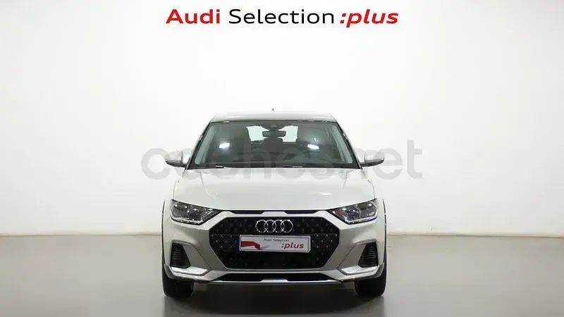 Usado Audi A1 Comfort 110 CV (80 kW) 2024 Gris / plata SUV