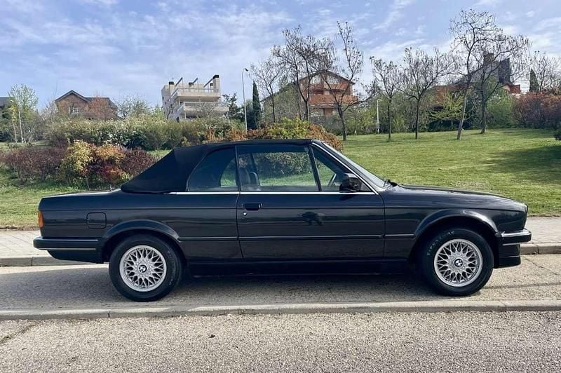 Käytetty BMW 320 128 HP (94 kW) 1988 Musta Avoauto
