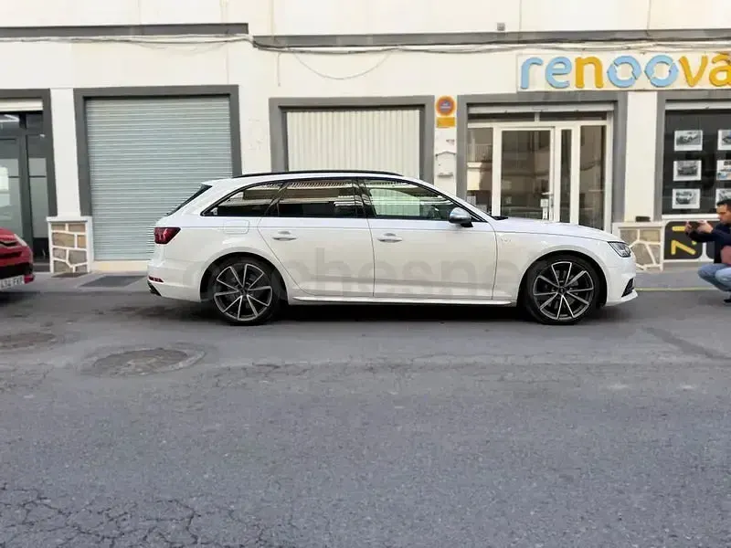 Usado Audi A4 Ambiente 354 CV (260 kW) 2018 Blanco Familiar