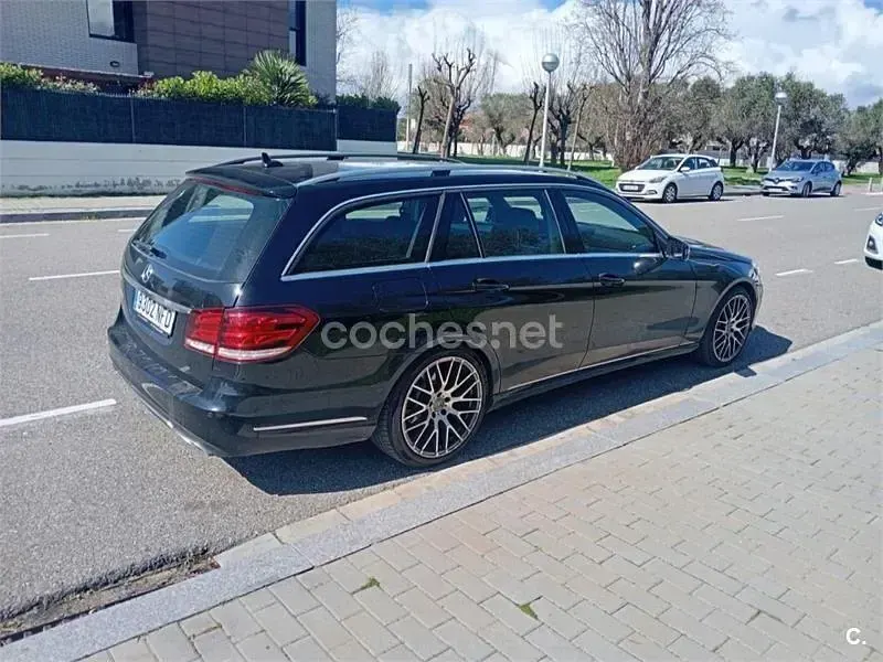 Usado Mercedes E400 Avantgarde 333 CV (244 kW) 2014 Negro Familiar