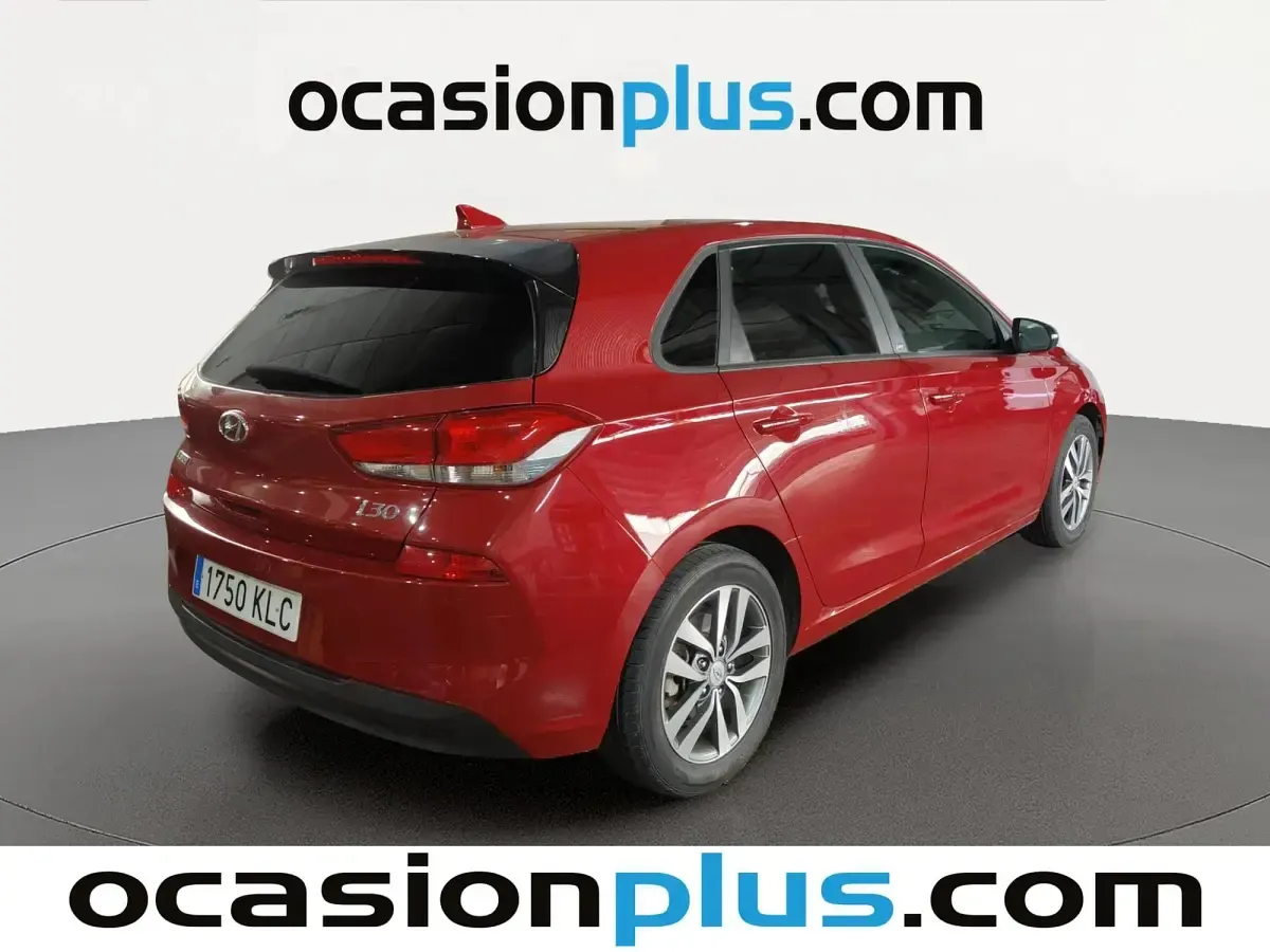Usado Hyundai i30 110 CV (80 kW) 2018 Rojo Utilitario