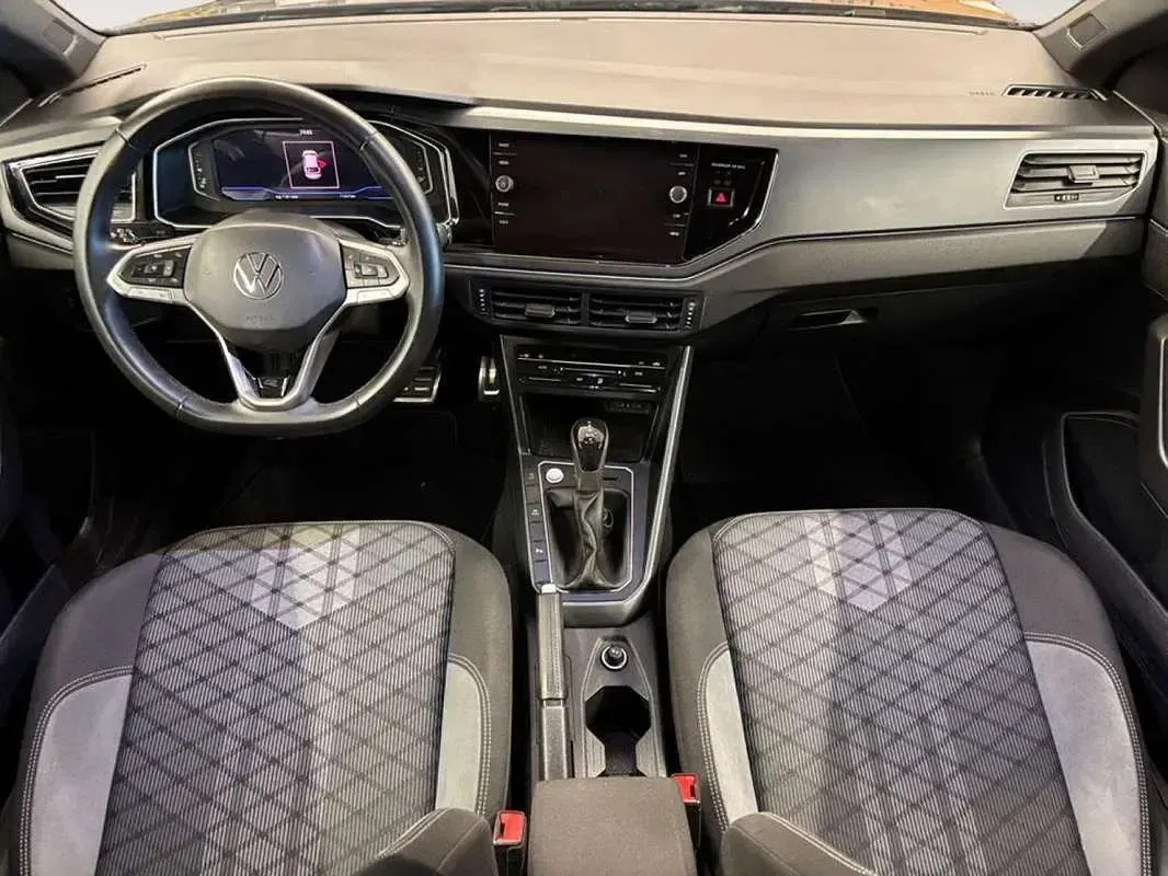 Usado VW Taigo R-line 116 CV (85 kW) 2024 Gris SUV