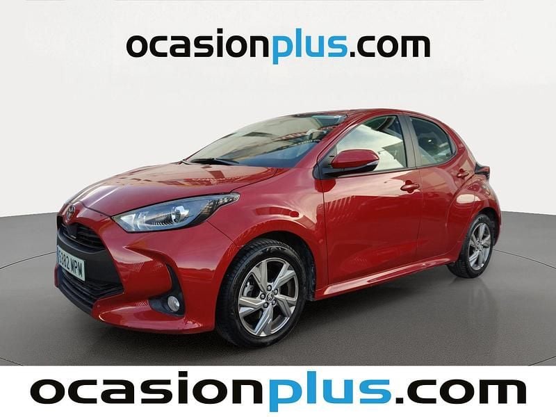 Rojo Usado 2024 Toyota Yaris Hybrid Active Utilitario | 16.364 € (Buen precio) - Imagen 1/4