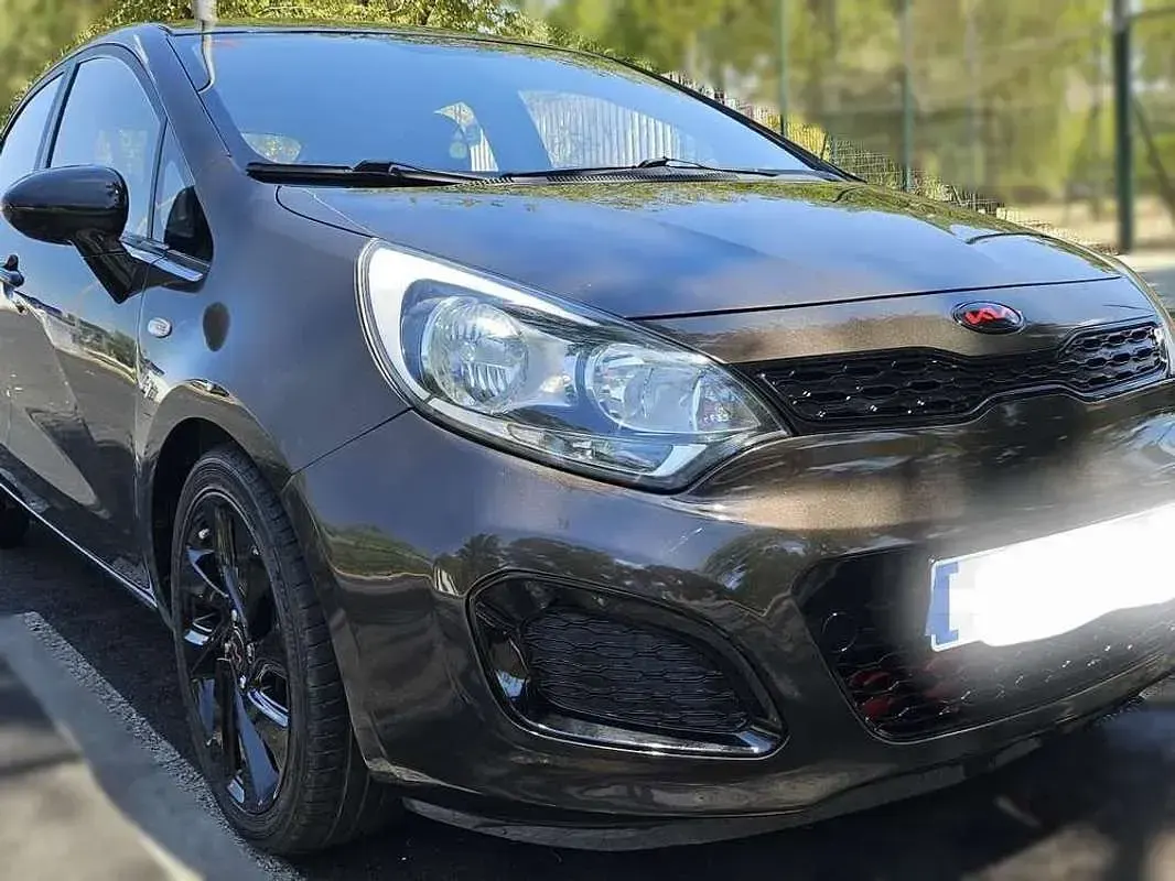 Usado Kia Rio 90 CV (66 kW) 2012 Marrón Utilitario