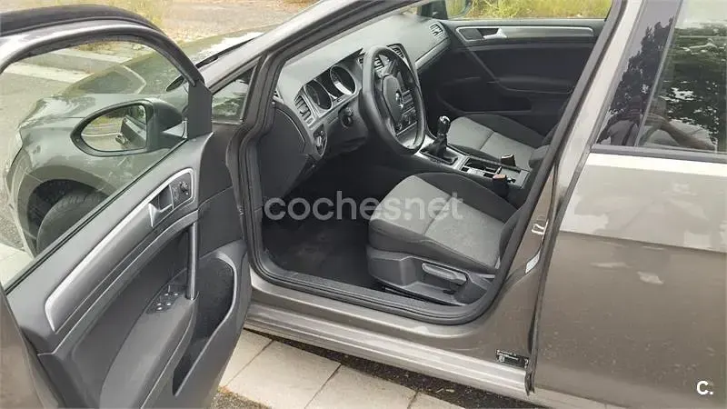 Usado VW Golf Sportsvan Advance 110 CV (80 kW) 2014 Gris / plata Monovolumen