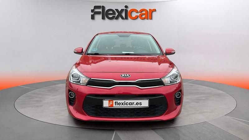 Usado Kia Rio 84 CV (61 kW) 2019 Rojo Berlina