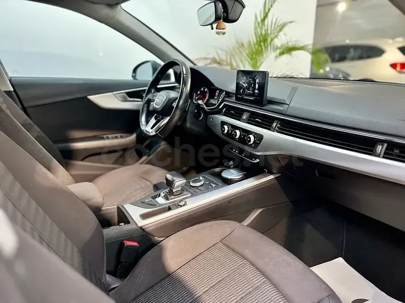 Usado Audi A4 150 CV (110 kW) 2017 Gris / plata Berlina