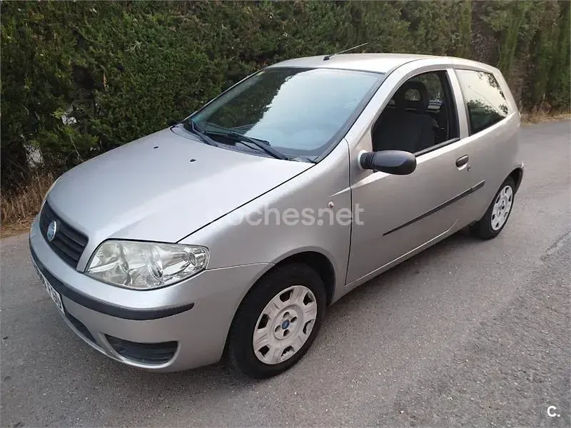 Usado Fiat Punto Feel 60 CV (44 kW) 2006 Gris / plata Utilitario
