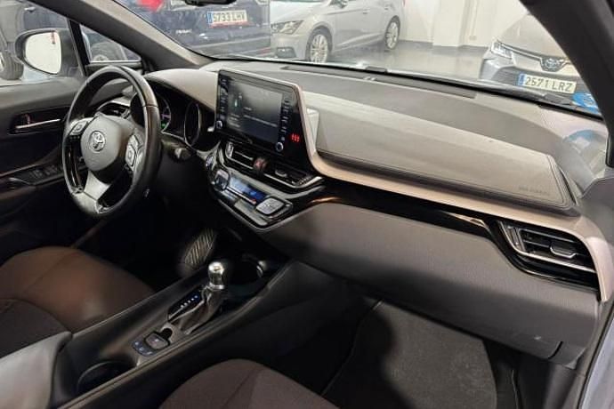 Usado Toyota C-HR Active 122 CV (89 kW) 2021 Gris / plata SUV