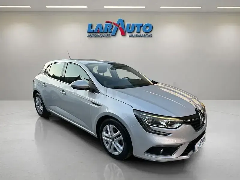 Usado Renault Mégane IV Bose Edition 110 CV (80 kW) 2017 Gris / plata Berlina