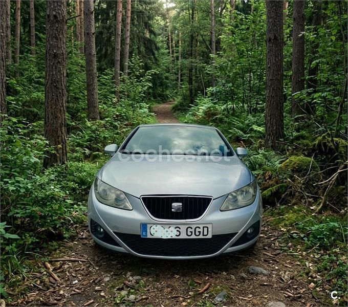 Usado Seat Ibiza Reference 90 CV (66 kW) 2010 Blanco Berlina