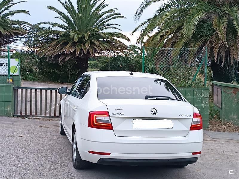Usado Skoda Octavia Style 115 CV (84 kW) 2018 Blanco Berlina