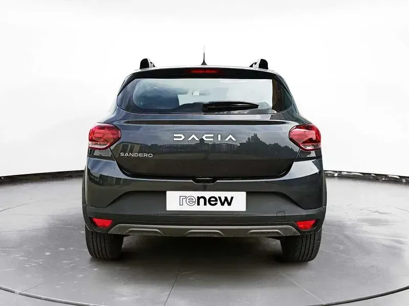 Usado Dacia Sandero Essentiel 100 CV (73 kW) 2023 Gris Berlina