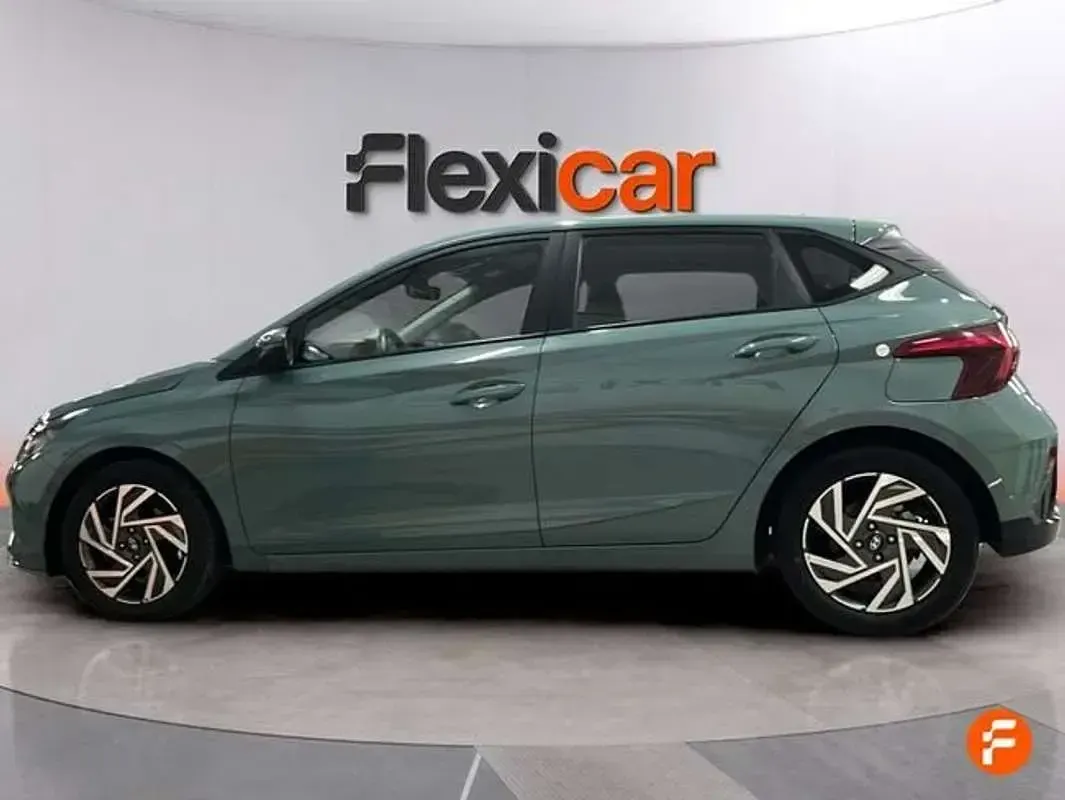 Usado Hyundai i20 101 CV (74 kW) 2024 Verde Utilitario